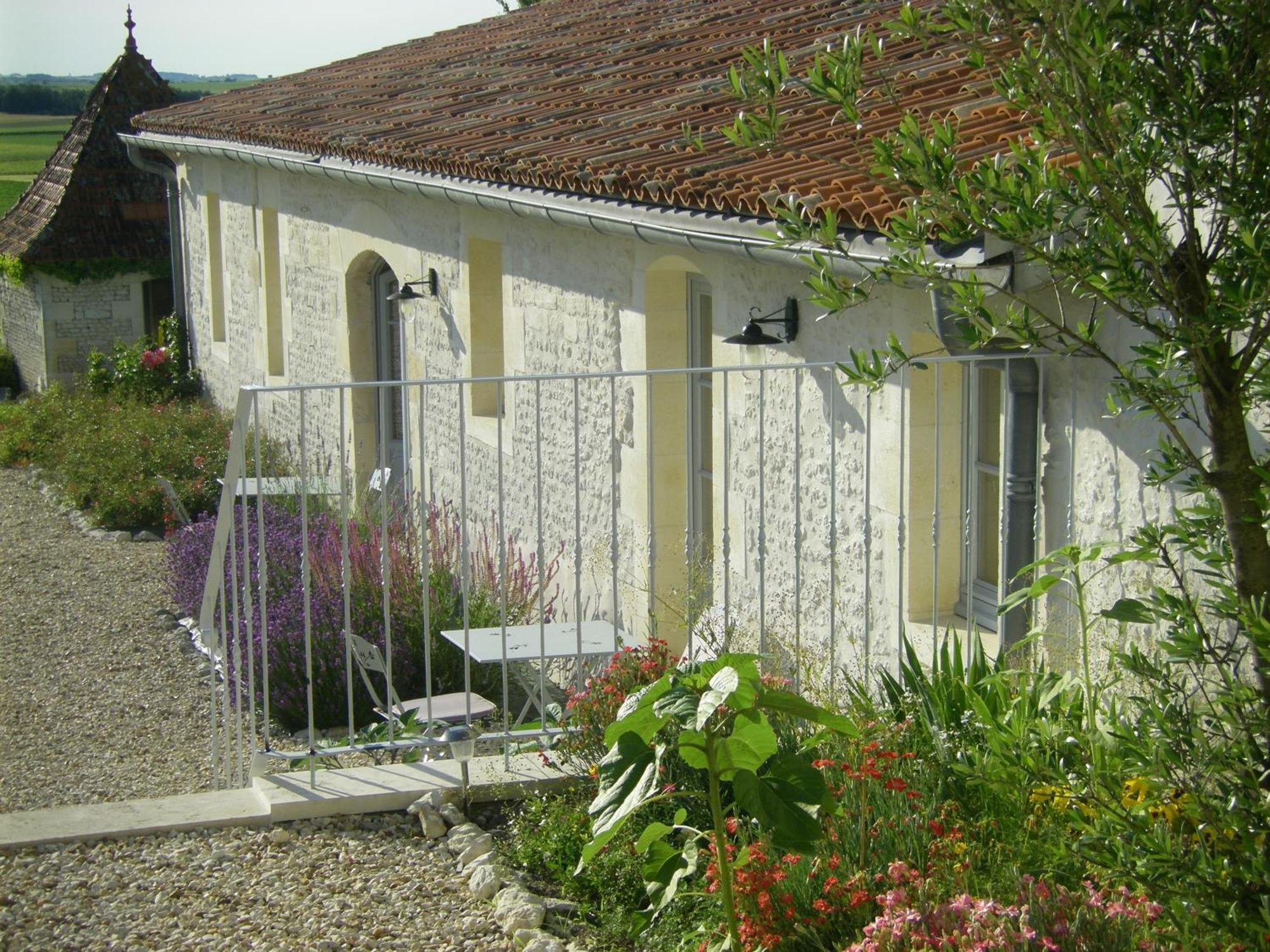 Chambre D'Hotes Clos Des Pierres Blanches Brie-sous-Archiac ภายนอก รูปภาพ