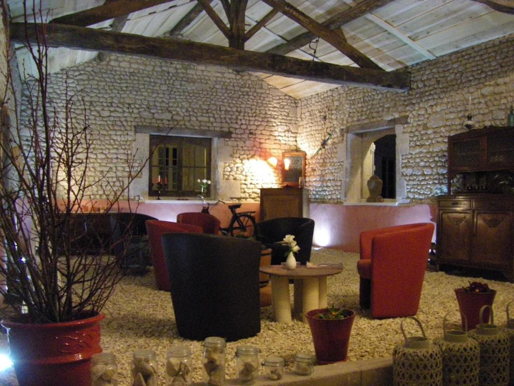 Chambre D'Hotes Clos Des Pierres Blanches Brie-sous-Archiac ภายนอก รูปภาพ